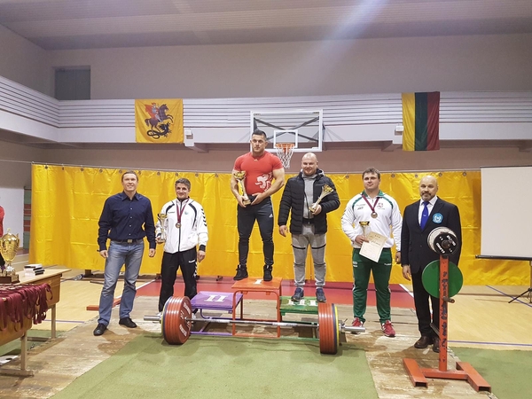 Jėgos trikovės čempionate – šūsnis medalių