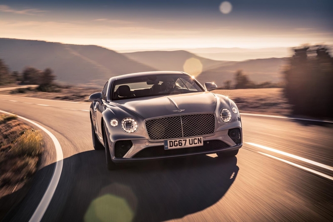 „Bentley“ Ženevoje pristatė hibridinę „Bentayga“ versiją