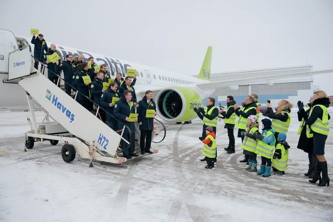 „Air Baltic“ pirmoji pasaulyje gavo naująjį orlaivį „Bombardier CS300“