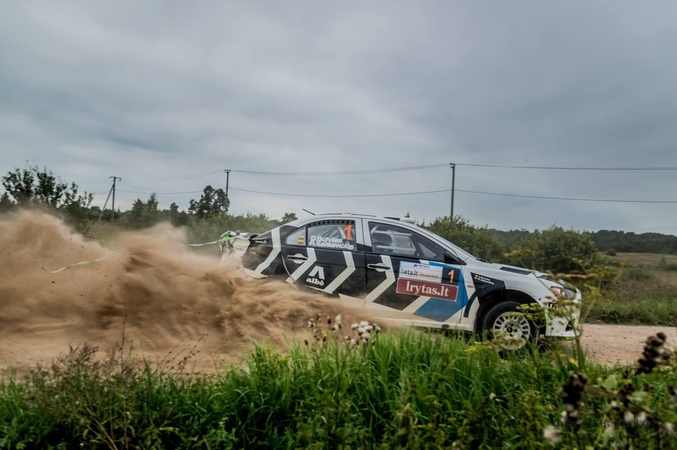 "300 Lakes Rally 2015" ralio nugalėtojų taurė iškeliauja į Estiją