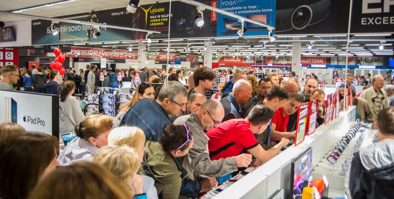 Naująją „Elektromarkt“ parduotuvę užplūdo kauniečiai