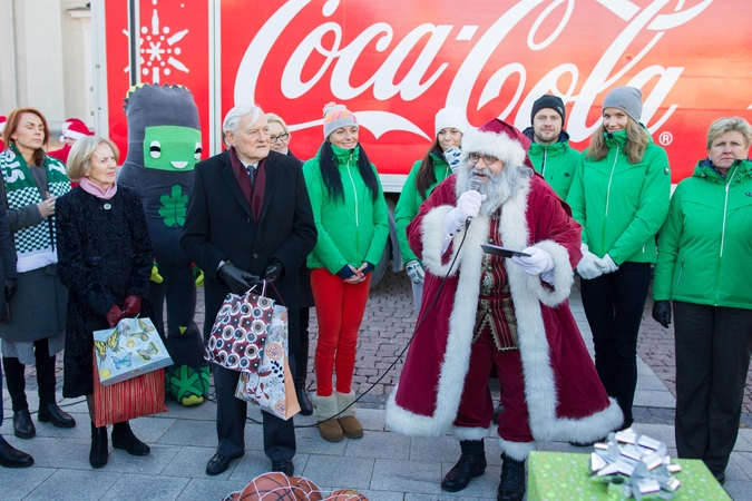 Kelionę po šalies mokyklas pradėjo Kalėdų karavanas