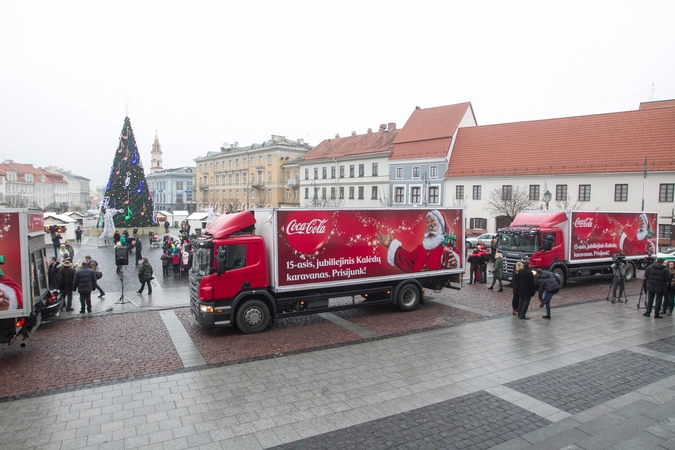 Nuo Vilniaus Rotušės aikštės pajudėjo jubiliejinis Kalėdų karavanas