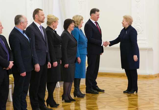Vyriausybei – prezidentės raginimai nenuslysti į populizmo liūną