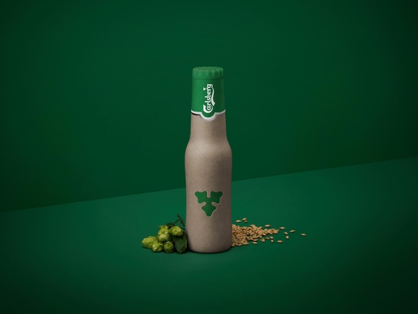 „Carlsberg“ pristatė visiškai gamtoje suyrantį butelį