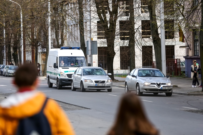 Miesto centre sužalotas vaikas, skubėjęs ne per perėją