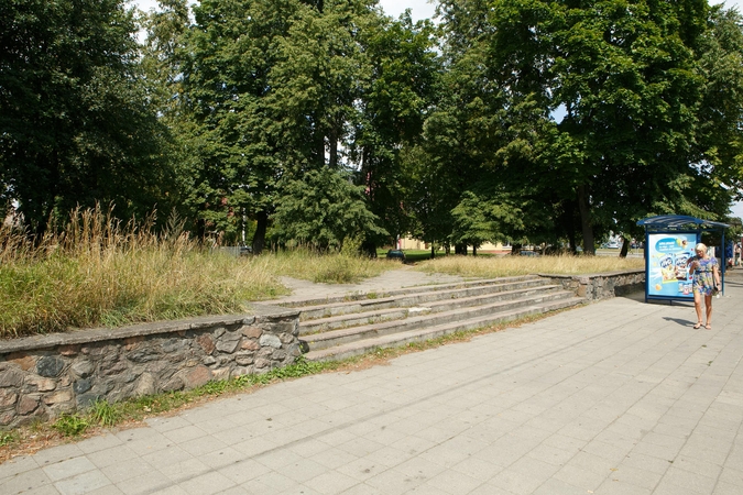 Išsinuomojo skverą ir tingi tvarkytis