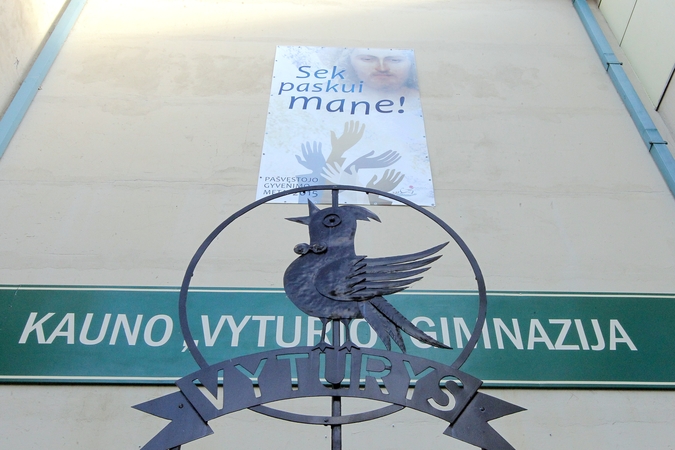 Populiarioms mokykloms žada pakirpti sparnus