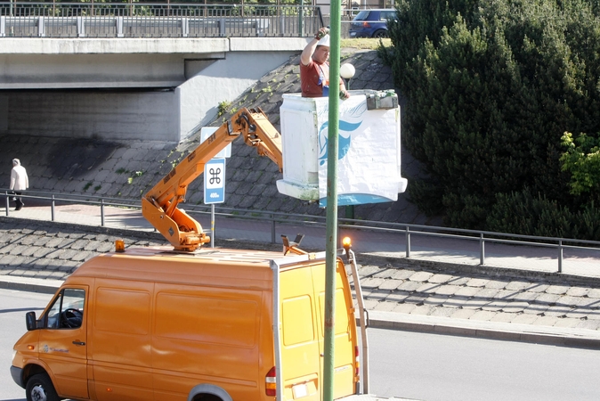 Uostamiestyje perdažo žibintų atramas