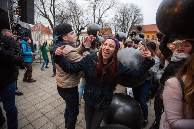 Laukimas: paskelbus, kad Kaunas 2022 m. taps Europos kultūros sostine, Rotušės aikštėje susirinkusi minia triumfavo.