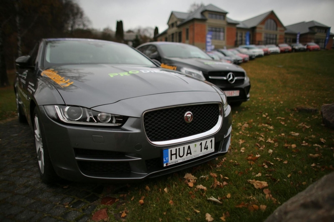 „Metų automobilio 2016“ karūnos siekia 38 pretendentai