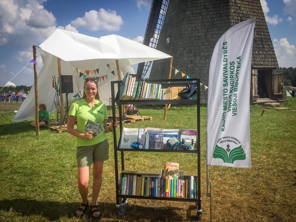 Tautinėje stovykloje „Laužų karta 2018“ – biblioteka po atviru dangumi