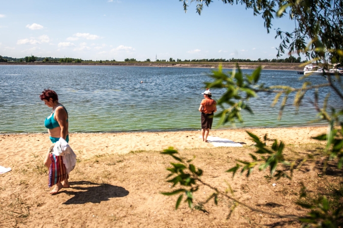 Dvokiantis vanduo vasarotojų neatbaido 