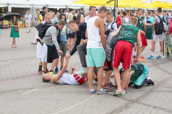 Jūros šventei – jaunųjų krepšininkų kovos, jiems – pajūrio pokštai