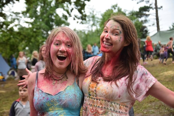 Dvasinio festivalio kulminacija – spalvingoji holi ir ugnies ritualas