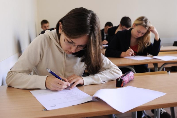 Vėl pokyčiai: lietuvių kalbos įskaitos temas formuluos patys mokiniai