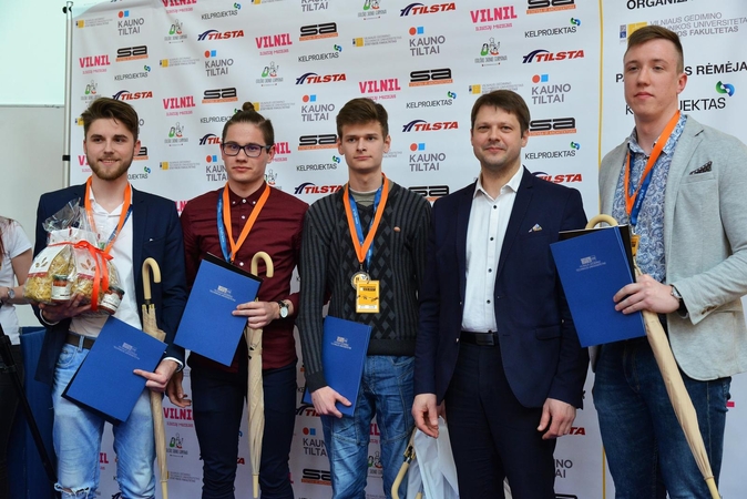 Moksleiviai nušluostė nosį studentams rekordininkams