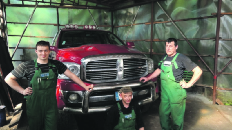 Sugedus automobiliui pa­galbą siūlo servisas „Pas Vi­lių“