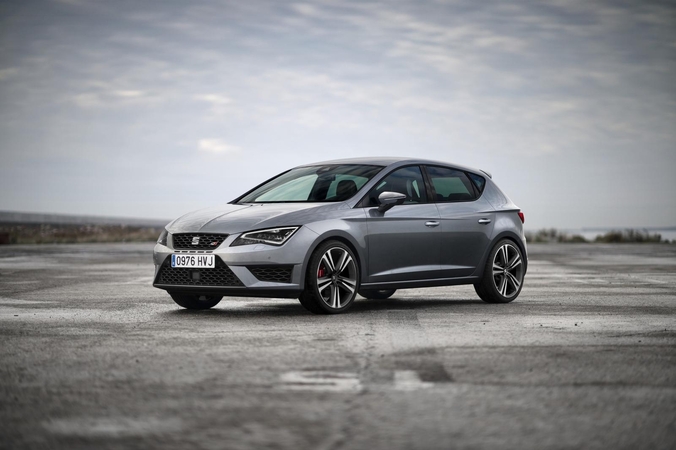 „SEAT Leon Cupra“ – karščiausių kompaktinės klasės hečbekų viršūnėje