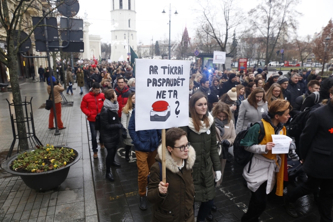 Protestuojantys medikai Katedros aikštėje mokė gaivinti pacientus