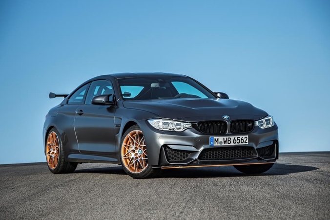 Sportiškas „BMW M4 GTS“ – su „ekraniniais“ galiniais žibintais