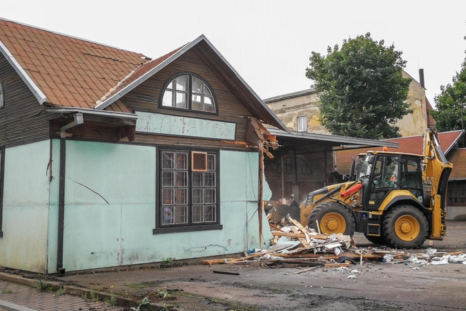 Kaunas toliau tvarkosi: griaunami nelegalūs pastatai senamiestyje