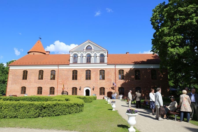 Raudondvaryje apdovanotas poetas S. Abromavičius 