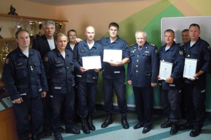 Apdovanoti keturis žmones išgelbėję Klaipėdos ugniagesiai gelbėtojai