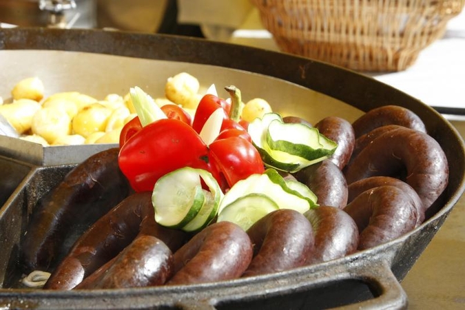 Iš ko gaminamos dešrelės, kurių kilogramas kartais nekainuoja ir 5 Lt?