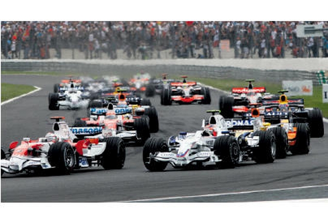„Mercedes“ grįžta į „Formulę 1“