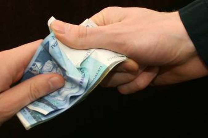 Kretingos r. jaunuoliai iš moters pagrobė daugiau kaip 14 tūkst. litų
