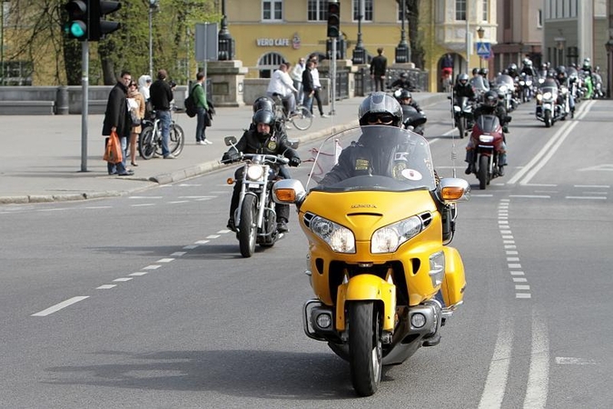 Motociklams – pirštinėmis „maigoma“ navigacija