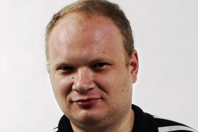 Sumuštas rusų žurnalistas O.Kašinas pradeda vaikščioti