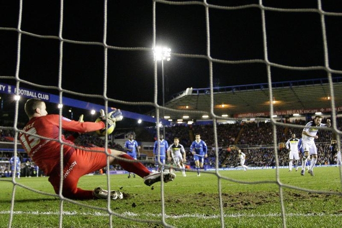 Anglijoje „Manchester United“ laimėjo, „Chelsea“ tenkinosi lygiosiomis