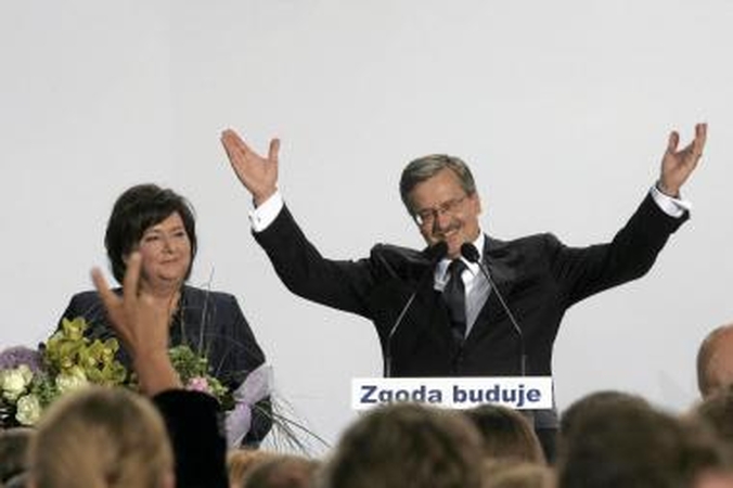 B. Komorowskis laimėjo Lenkijos prezidento rinkimus (papildyta)