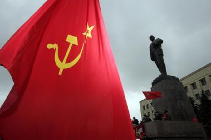 Sprendimas drausti sovietinę simboliką per veteranų eitynes supykdė Rusiją