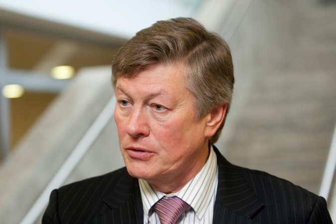 Vyriausybė nepritaria Artūro Paulausko pasiūlymams leisti kariuomenės  kūrėjams privatizuoti butus