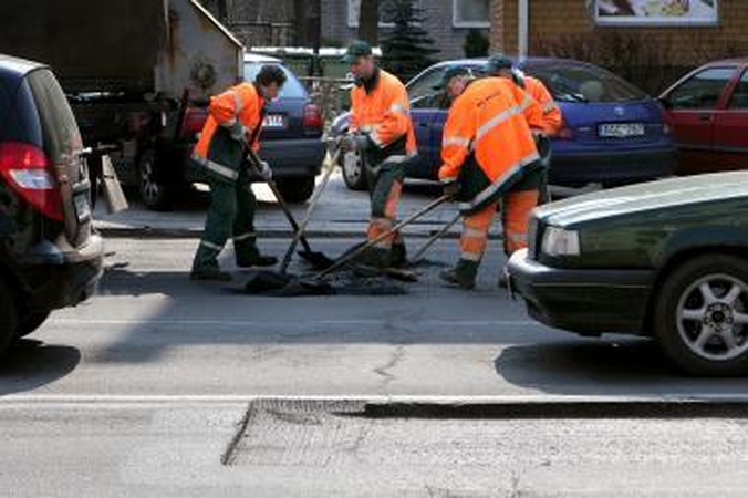 Piktžaizdė Raseinių mieste – duobėtos gatvės