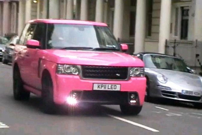 Katie Price naujas žaisliukas – rožinis „Range Rover“