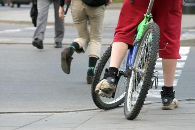Kaip gatvėje turėtų elgtis dviratininkai?