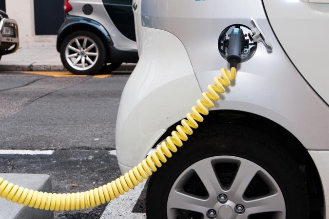Danai entuziazmu persėsti į elektromobilius nedega