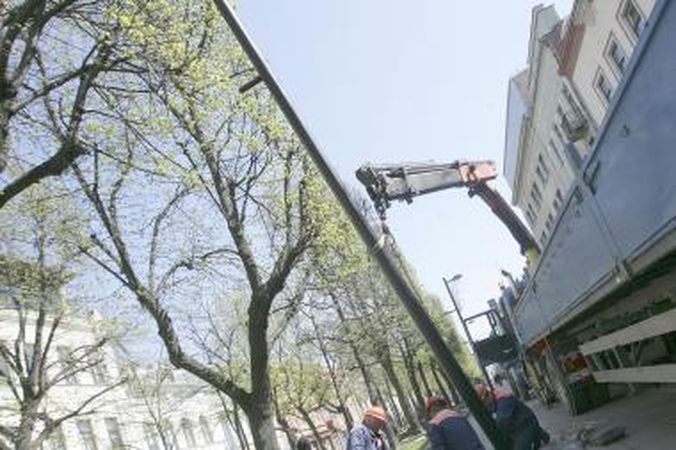 Stulpą Laisvės alėjoje pastūmė sunkvežimio vairuotojas