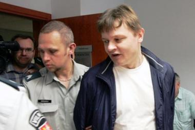 Prokurorai prašys nepaleisti pedofilija ir išžaginimais kaltinamo karininko