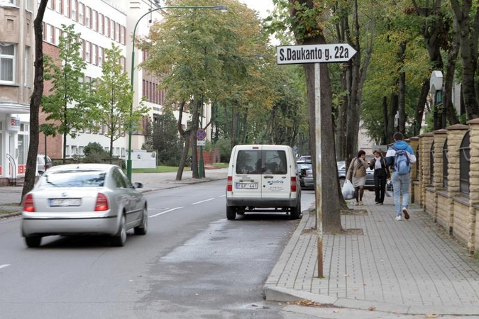 Uostamiestyje jūrinių pavadinimų reikia gerokai paieškoti