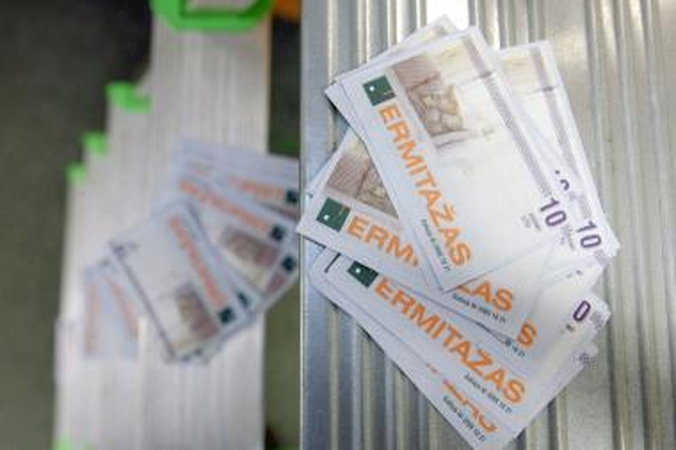 Pensininkai siūlo "Ermitažo" pinigus keisti į tikrus litus