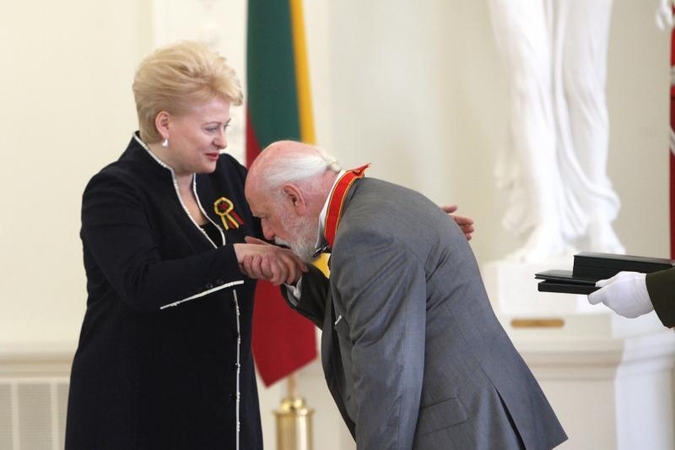 V.Paukštei įteiktas apdovanojimas už nuopelnus valstybei
