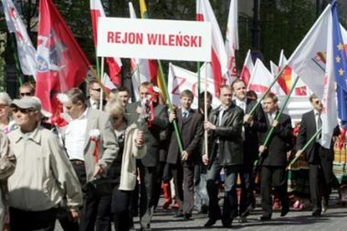 Lenkai dėl pavardžių rašymo nežada nurimti