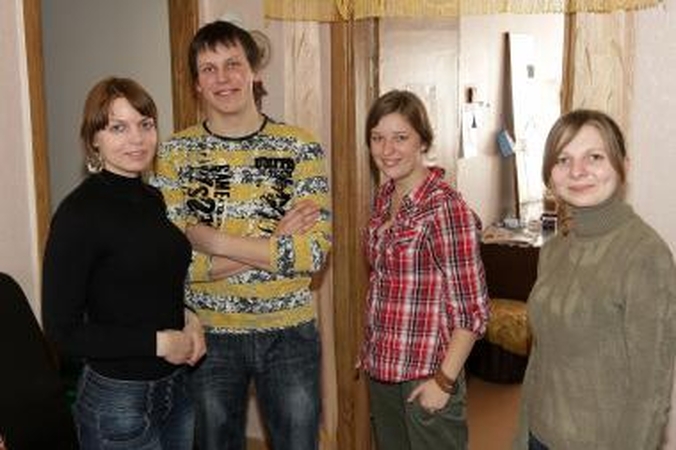 Studentai dūzgė kaip bitės