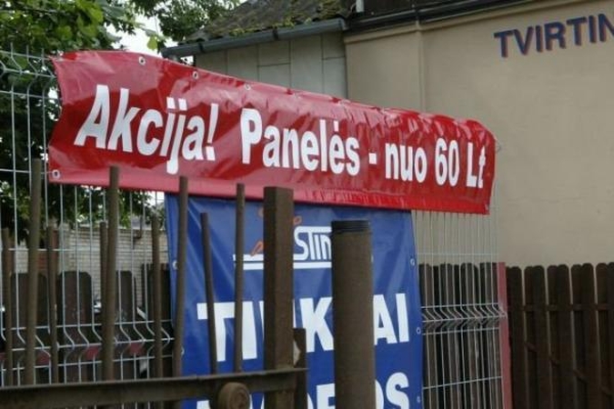 Vilniaus taryba rengiasi mažinti mokestį už informacines iškabas