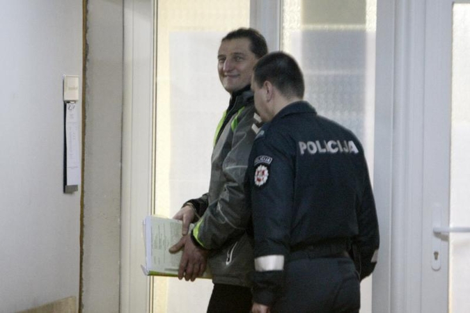 Henrikas Daktaras paprašė leidimo susitikti su kunigu